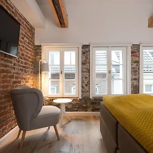 Square Rooms 20 Apartment